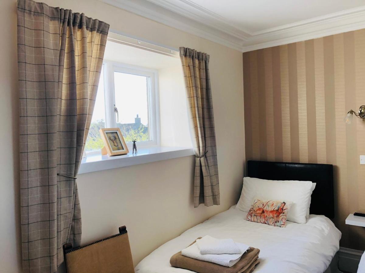 The Aberdeen Arms Hotel Tarves 外观 照片